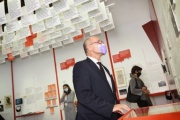Nationalratspräsident Wolfgang Sobotka (V) beim Besuch der Ausstellung