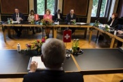 Bildmitte: Bundesratspräsidentin Andrea Eder-Gitschthaler (V) mit österreichischer Delegation