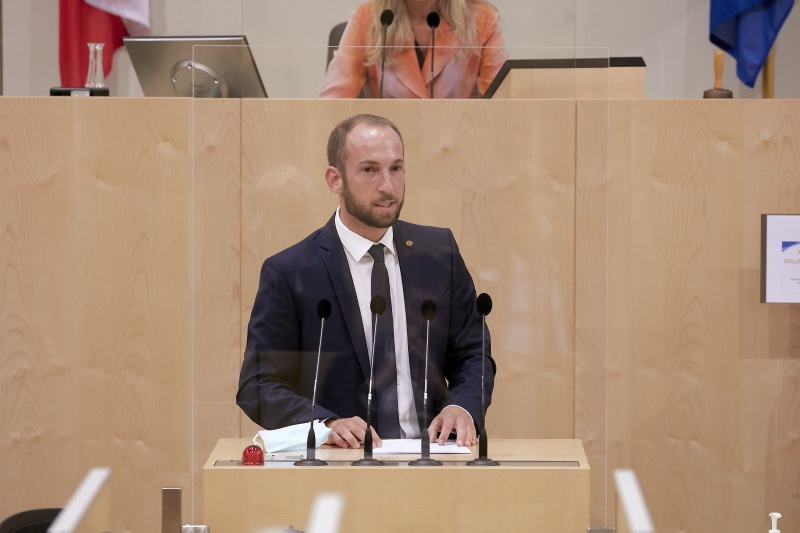 Am Rednerpult Bundesrat David Egger (S)