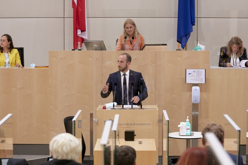 Am Rednerpult Bundesrat David Egger (S)