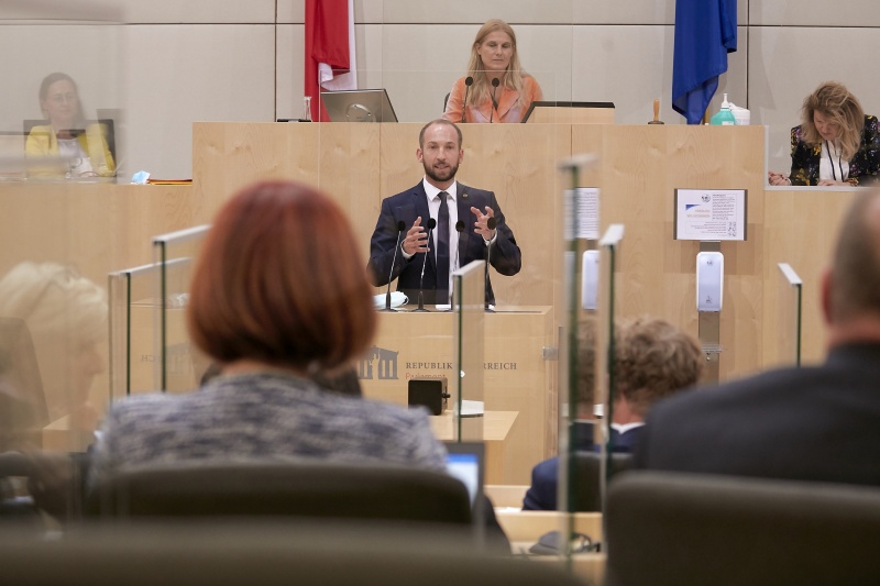 Am Rednerpult Bundesrat David Egger (S)