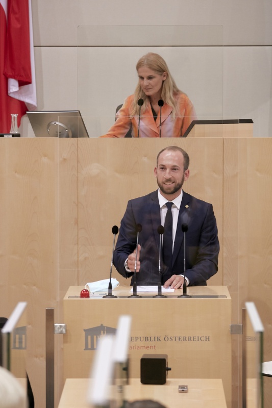 Am Rednerpult Bundesrat David Egger (S)