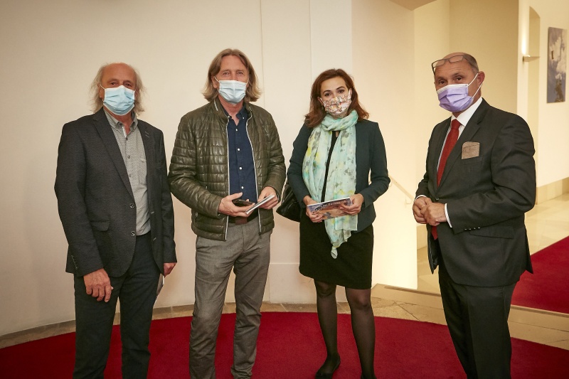 Von rechts: Nationalratspräsident Wolfgang Sobotka (V), Justizministerin Alma Zadic (G), Josef Trattner, Kunstkurator Leopold Kogler