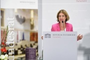 Begrüßung durch Bundesratspräsidentin Andrea Eder-Gitschthaler (V)