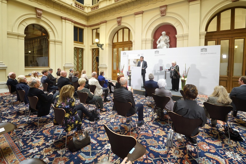 Von links: Autor Walter Müller, Moderation Brigitte Trnka