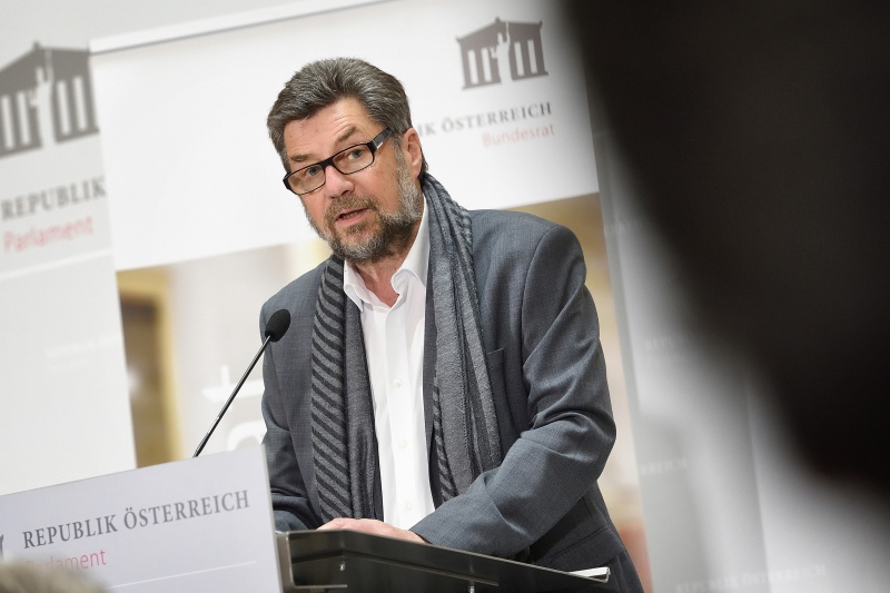 Autor Walter Müller bei der Lesung