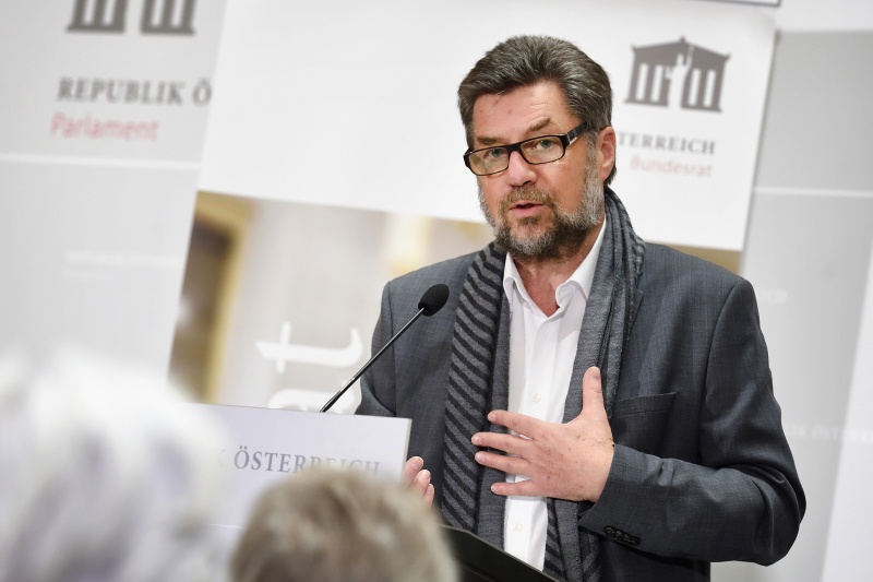 Autor Walter Müller bei der Lesung