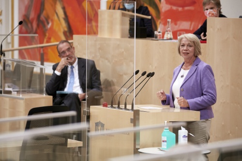 Am Rednerpult Bundesrätin Monika Mühlwerth (F)