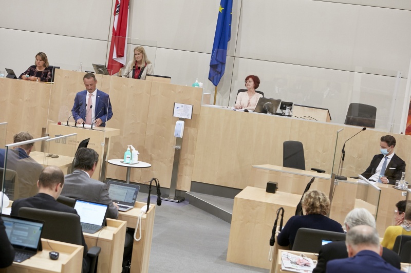 Am Rednerpult Bundesrat Dominik Reisinger (S)