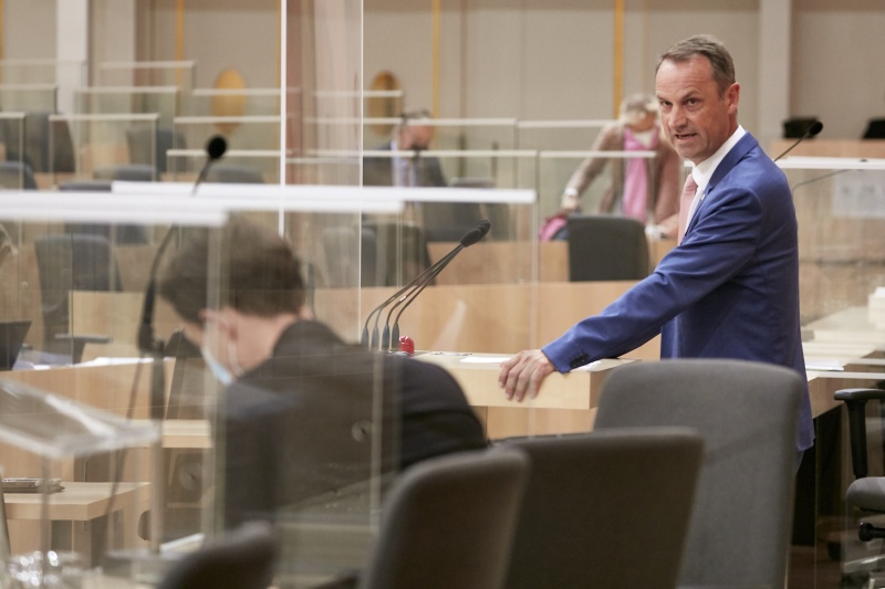 Am Rednerpult Bundesrat Dominik Reisinger (S)