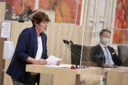 Am Rednerpult Bundesrätin Andrea Holzner (V)