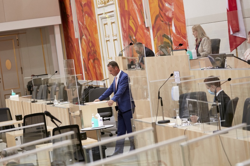 Am Rednerpult Bundesrat Dominik Reisinger (S)