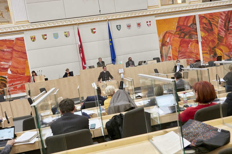Am Rednerpult Bundesrat Josef Ofner (F)