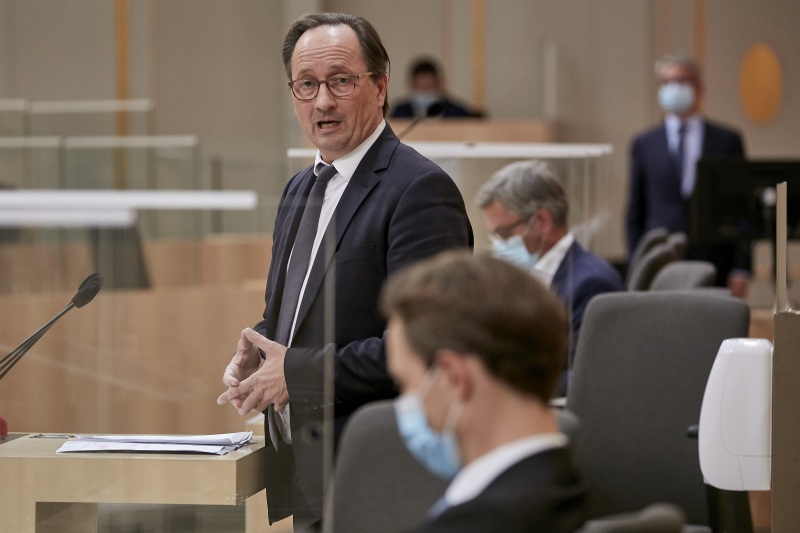 Am Rednerpult Bundesrat Günter Kovacs (S)