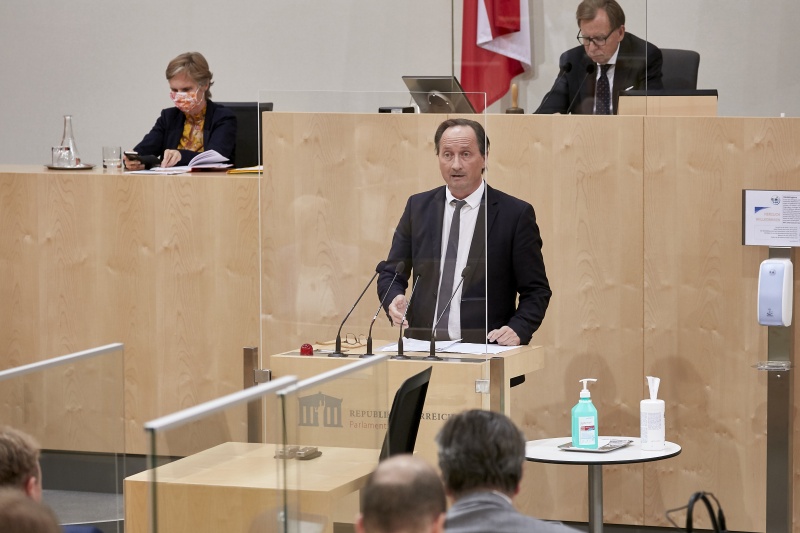 Am Rednerpult Bundesrat Günter Kovacs (S)