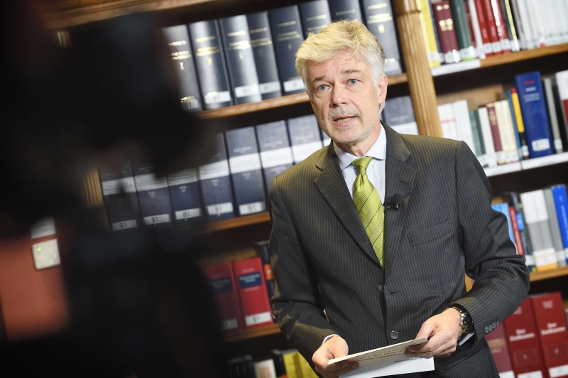 Parlamentsdirektor Harald Dossi bei der Einführung