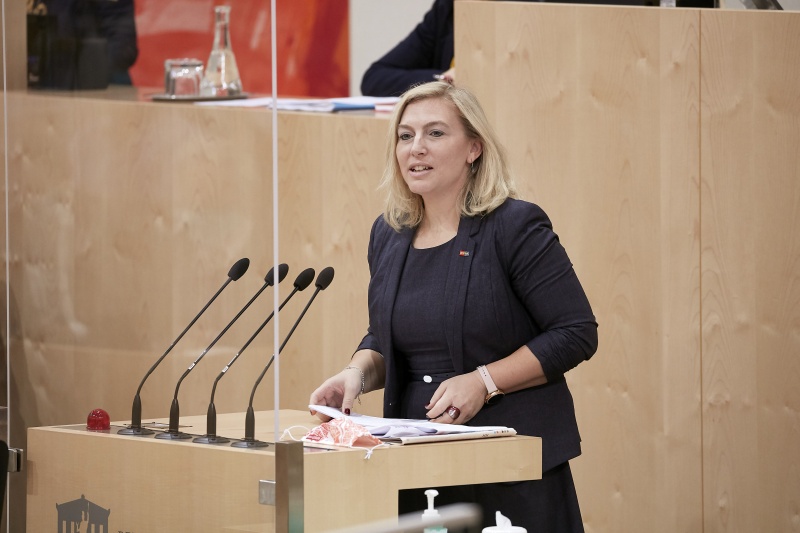 Am Rednerpult Bundesrätin Doris Hahn (S)
