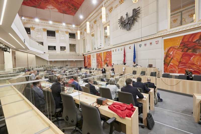 Am Rednerpult Bundesrätin Doris Hahn (S)