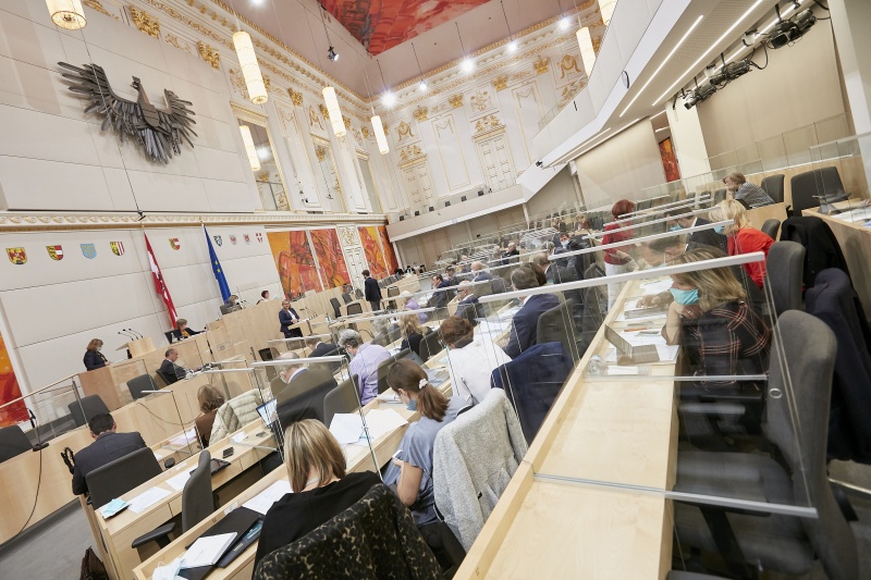 Am Rednerpult Bundesrätin Claudia Hauschildt-Buschberger (G)