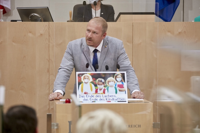 Am Rednerpult Bundesrat Markus Leinfellner (F)