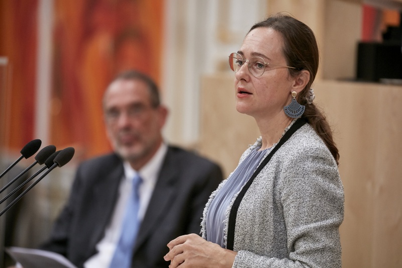 Am Rednerpult Bundesrätin Doris Berger-Grabner (V)