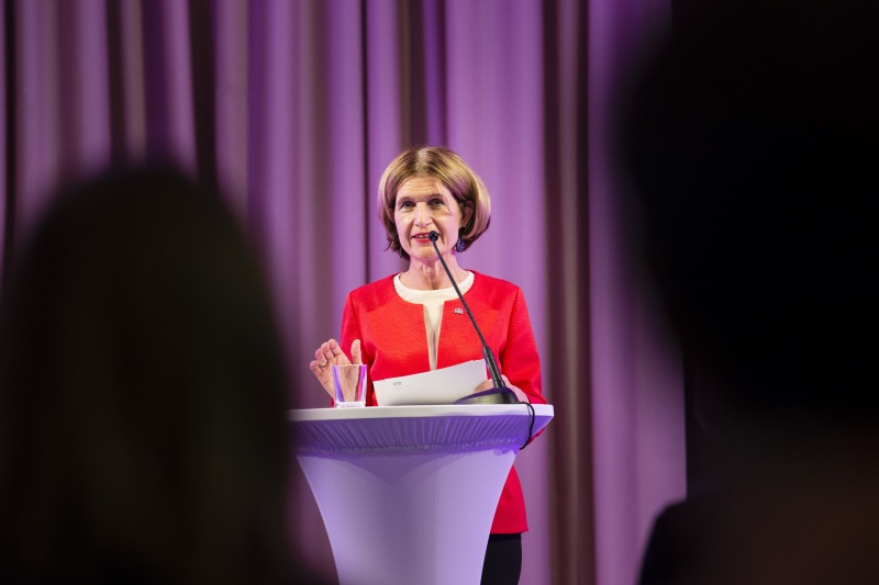 Am Rednerpult: Bundesratspräsidentin Andrea Eder-Gitschthaler (V)