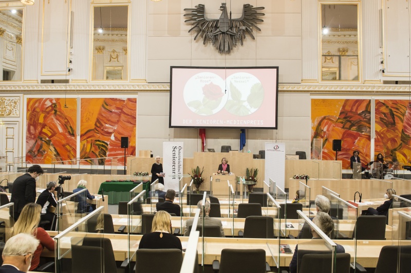 Am Rednerpult: Bundesratspräsidentin Andrea Eder-Gitschthaler (V)