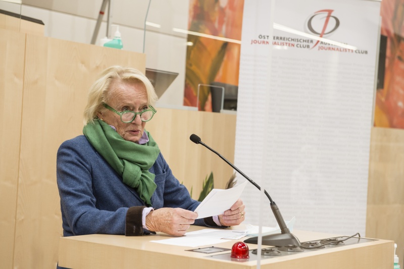 Am Rednerpult: Maria Neisser