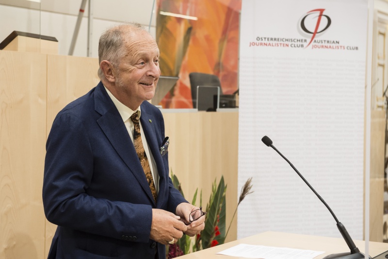 Am Rednerpult: Oswald Klotz