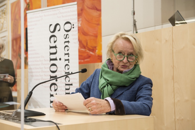 Am Rednerpult: Maria Neisser