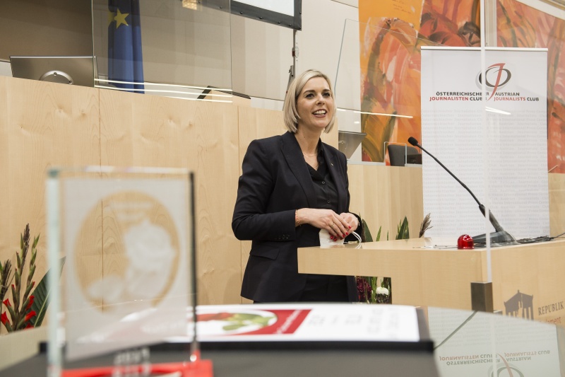 Am Rednerpult: Vertreterin der Wr. Städtischen Versicherung