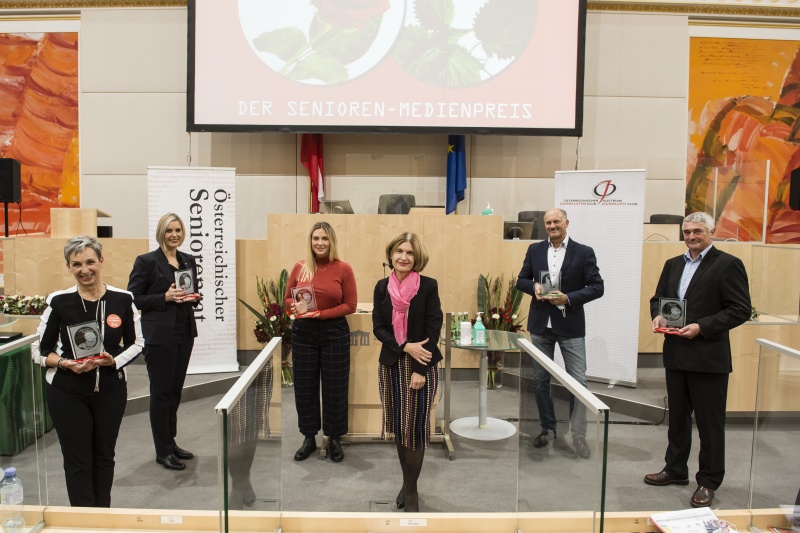 Von links: Vertreterin der Stadt Wien, Vertreterin der Wr. Städtischen Versicherung, Vertreterin des ZDF, Bundesratspräsidentin Andrea Eder-Gitschthaler (V), Oliver Groissböck, Vertreter des ORF