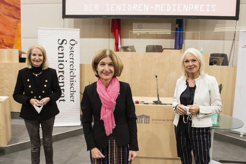 Bildmitte: Gertrude Aubauer, Bundesratspräsidentin Andrea Eder-Gitschthaler (V), Gertrude Brinek