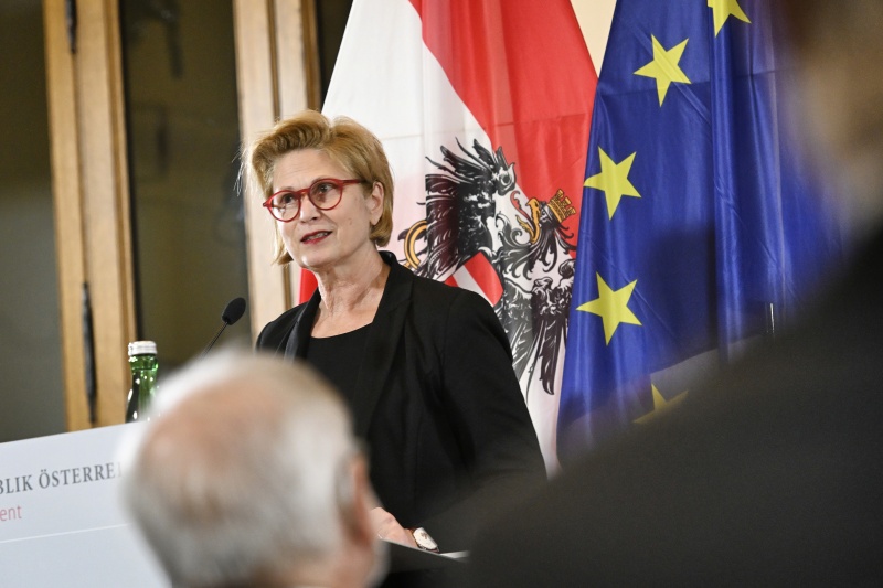 Begrüßung durch Parlamentsvizedirektorin Susanne Janistyn-Novák