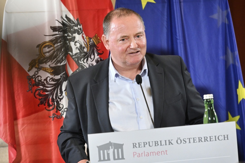 Begrüßung Projektleiter des Verlages Johannes Sachslehner