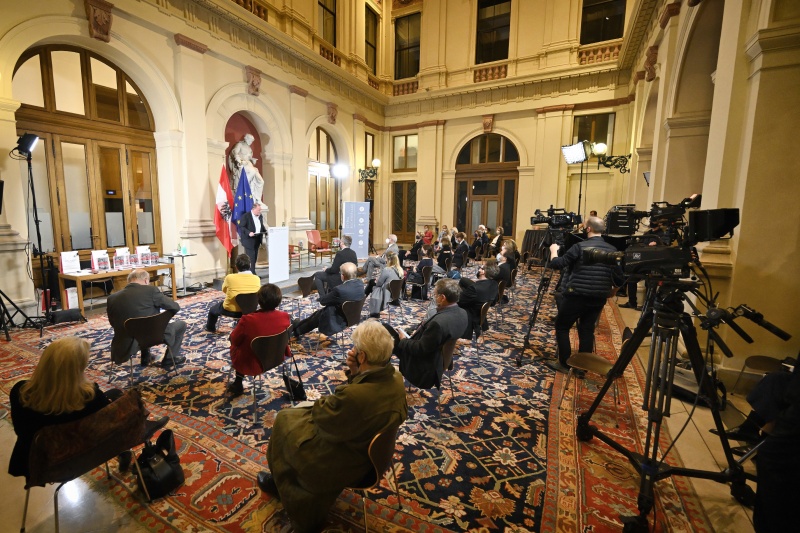 Begrüßung Projektleiter des Verlages Johannes Sachslehner