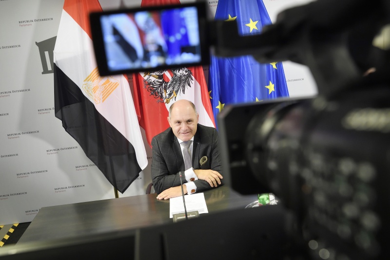 Nationalratspräsident Wolfgang Sobotka (V) nimmt mittels Videoschaltung an der Unterzeichnung teil