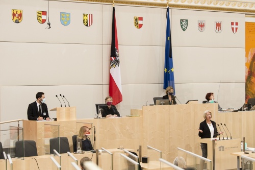 Am Rednerpult: Bundesrätin Monika Mühlwerth (F)