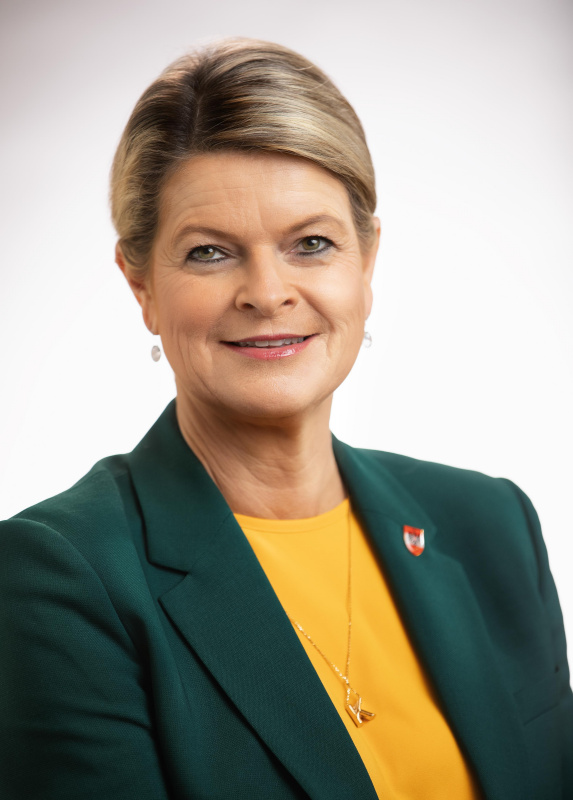 Bundesministerin für Verteidigung Klaudia Tanner