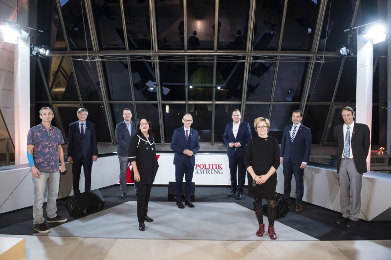 Von links: Hans-Peter Hutter, Nationalratsabgeordneter Josef Smolle (V), Nationalratsabgeordneter Gerhard Kaniak (F), Waltraud Haas-Wippel, Moderator Gerald Groß, Nationalratsabgeordneter Philip Kucher (S), Nationalratsabgeordnete Bedrana Ribo (G), Nationalratsabgeordneter Gerald Loacker (N), Andreas Sönnichsen