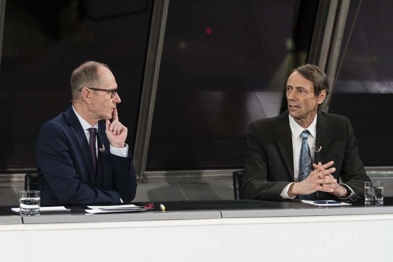 Von rechts: Andreas Sönnichsen, Moderator Gerald Groß