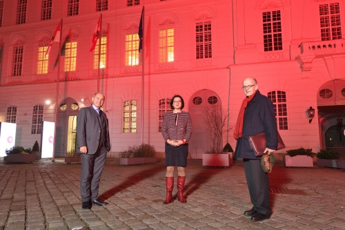 Von links: Nationalratspräsident Wolfgang Sobotka (V), Nationalratsabgeordnete Gudrun Kugler (V), Präsident Kirche in Not Thomas Heine-Geldern