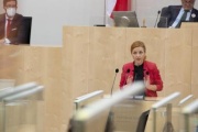 Am Rednerpult Nationalratsabgeordnete Ewa Ernst-Dziedzic (G),