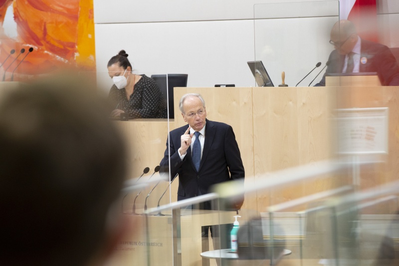 Nationalratsabgeordneter Rudolf Taschner (V) am Rednerpult