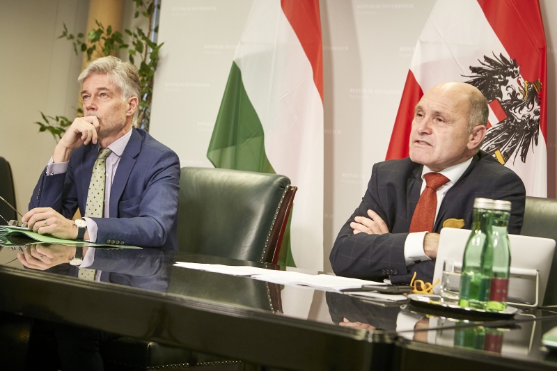 Von rechts: Nationalratspräsident Wolfgang Sobotka (V), Parlamentsdirektor Harald Dossi