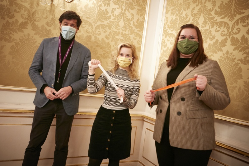 Von rechts: Nationalratsabgeordnete Carina Reiter (V), Nationalratsabgeordnete Eva Maria Holzleitner (S), Nationalratsabgeordneter Johannes Margreiter (N)