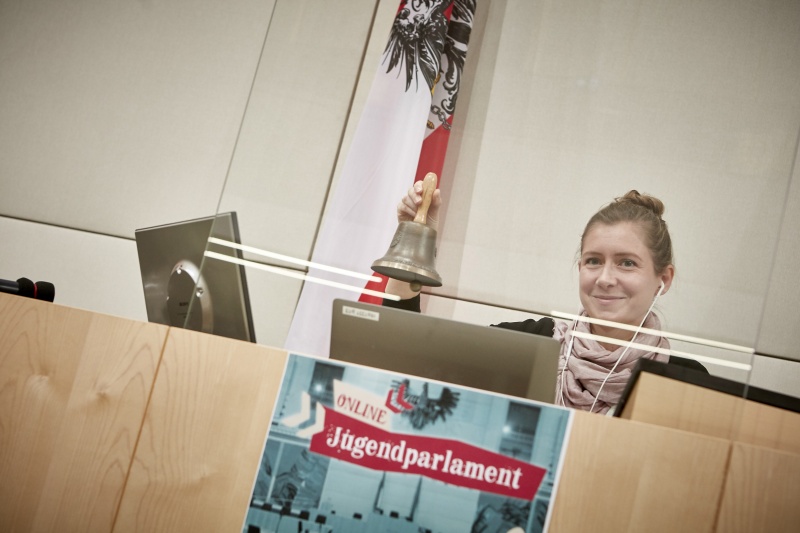 1. Ausschusssitzung - Blick auf das Präsidium