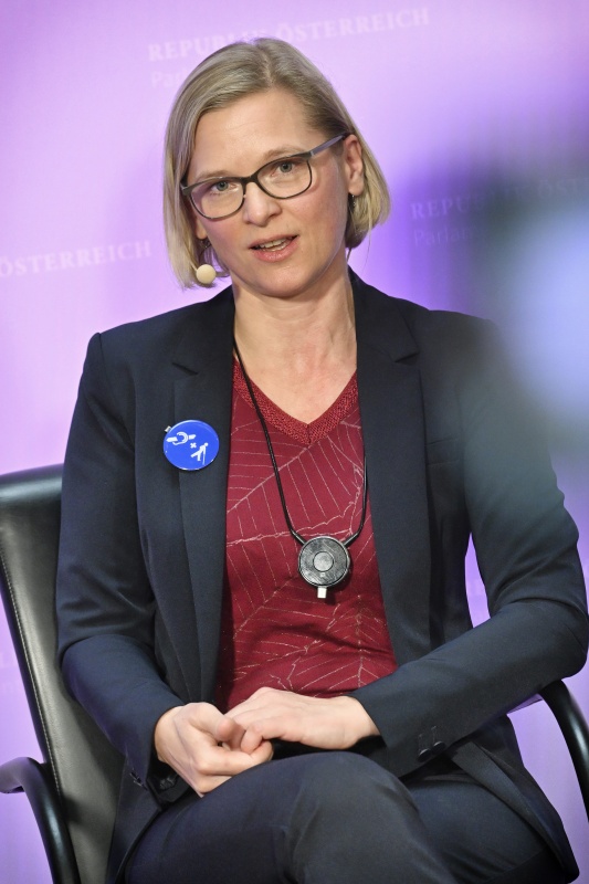 Moderation Julia Moser