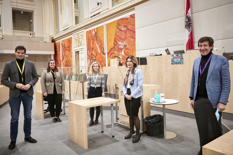 Von rechts: Nationalratsabgeordneter Johannes Margreiter (N), Bundesratspräsidentin Andrea Eder-Gitschthaler (V), Nationalratsabgeordnete Eva Maria Holzleitner (S), Nationalratsabgeordnete Carina Reiter (V), Nationalratsabgeordneter Hannes Amesbauer (F)