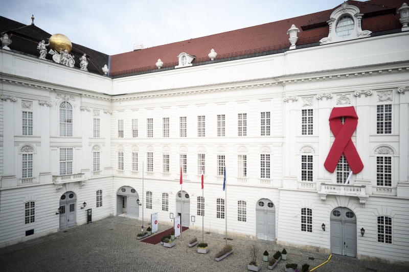 Red Ribbon am Josefsplatz